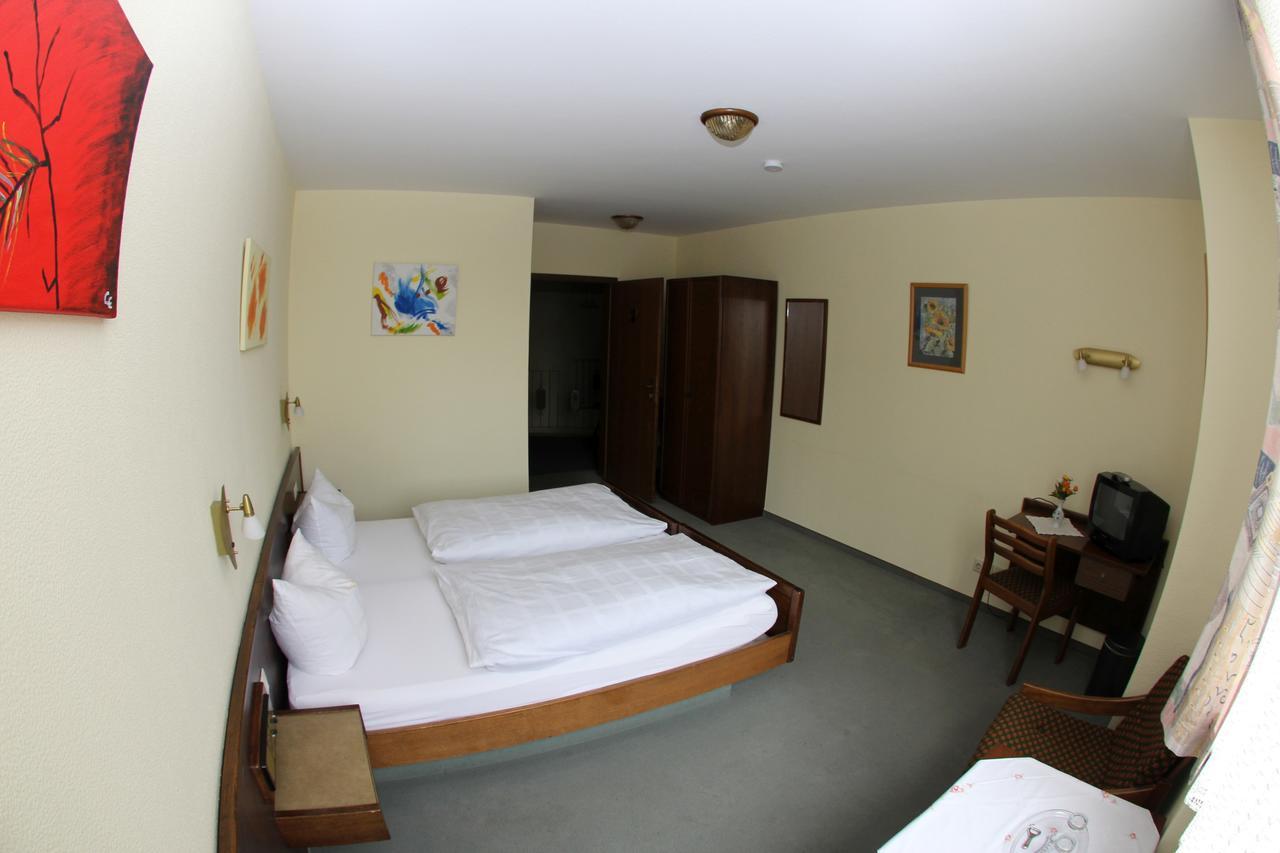 Zum Lowen Hotel Weiterstadt Luaran gambar