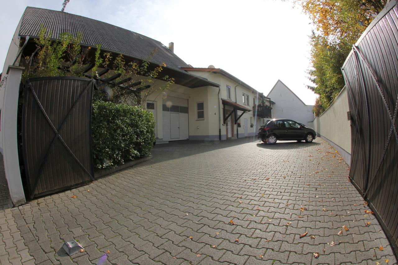 Zum Lowen Hotel Weiterstadt Luaran gambar