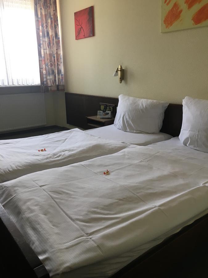 Zum Lowen Hotel Weiterstadt Luaran gambar
